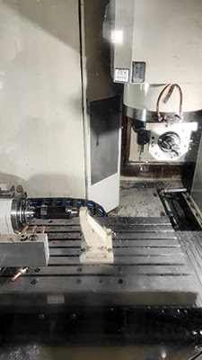 Haas Multigrind HT (2004 | бу) – 5-осевой шлифовальный центр с возможностью фрезерования