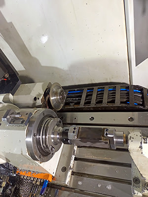 Haas Multigrind HT (2004 | бу) – 5-осевой шлифовальный центр с возможностью фрезерования