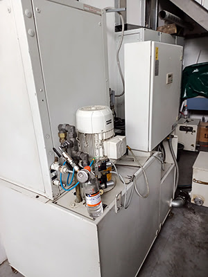 Haas Multigrind HT (2004 | бу) – 5-осевой шлифовальный центр с возможностью фрезерования