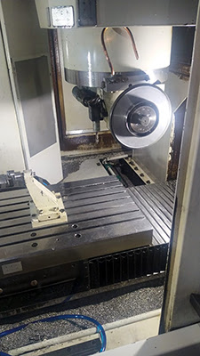 Haas Multigrind HT (2004 | бу) – 5-осевой шлифовальный центр с возможностью фрезерования