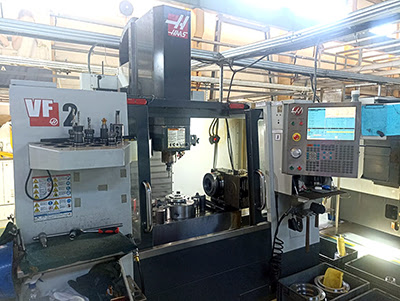 Haas VF-2 (2014 | бу) - вертикально-фрезерный обрабатывающий центр с поворотным столом