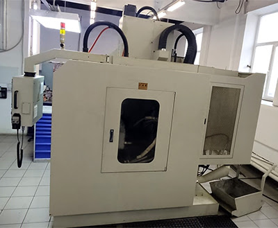 MCV110 (2008 | бу) - фрезерный станок с наклонно-поворотным столом