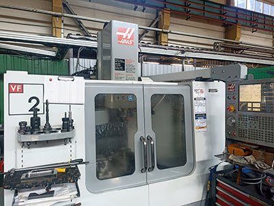 Haas VF-2DHE (2006 | бу) - вертикально фрезерный обрабатывающий центр с ЧПУ