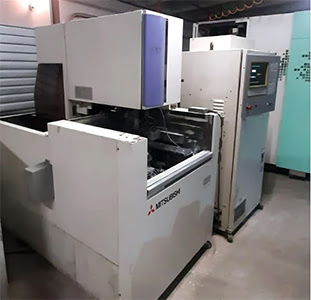 Mitsubishi Electric FX-10 (1996 | бу) – погружной электроэрозионный проволочно-вырезной станок с ЧПУ