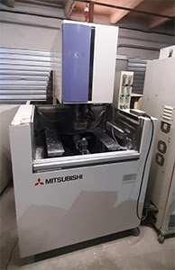 Mitsubishi Electric FX-10 (1996 | бу) – погружной электроэрозионный проволочно-вырезной станок с ЧПУ