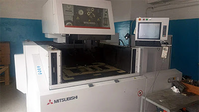 Mitsubishi Electric MV2400S (2013 | бу) – прецизионный электроэрозионный проволочно-вырезной станок
