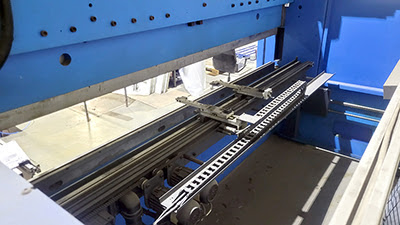 Finn-Power E100-3100 (2010 | бу) – электромеханический листогибочный пресс с ЧПУ