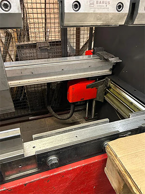 Amada HFE 100-3 (2005 | бу) - гидравлический листогибочный пресс с ЧПУ