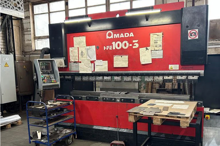 Amada HFE 100-3 (2005 | бу) - гидравлический листогибочный пресс с ЧПУ