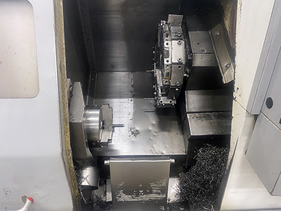 Haas SL-10HE (2003 | бу) с ЧПУ – токарный станок с прутковым податчиком