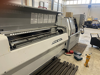 Haas SL-10HE (2003 | бу) с ЧПУ – токарный станок с прутковым податчиком