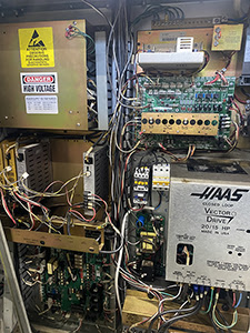 Haas SL-10HE (2003 | бу) с ЧПУ – токарный станок с прутковым податчиком