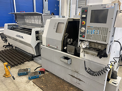 Haas SL-10HE (2003 | бу) с ЧПУ – токарный станок с прутковым податчиком